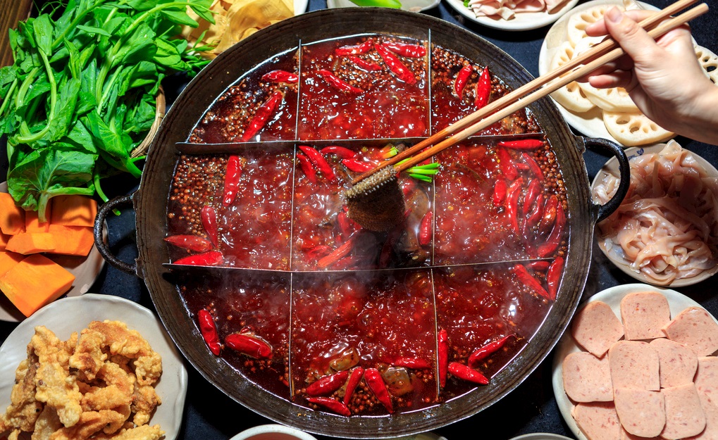 1634010572880372.jpg 重庆火锅.jpg